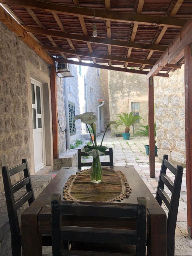 Pavle Apartmani Risan Exterior foto