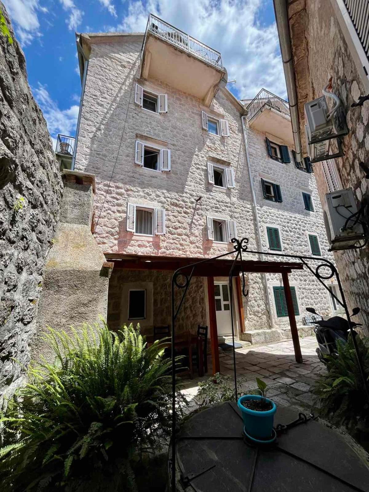 Pavle Apartmani Risan Exterior foto